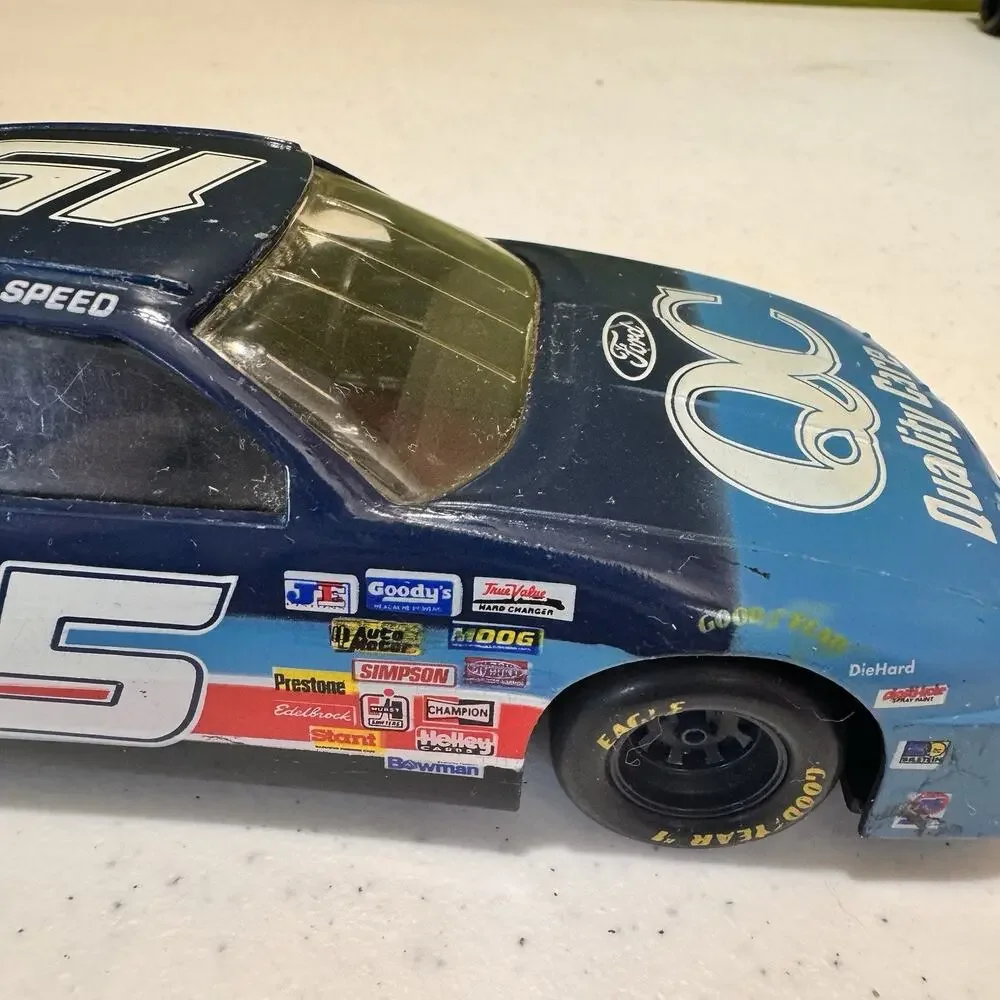 Nascar #15 Quality‎ Care/Igloo 1992 Ford Thunderbird Die-Cast Car 1:24 Scale Vtg